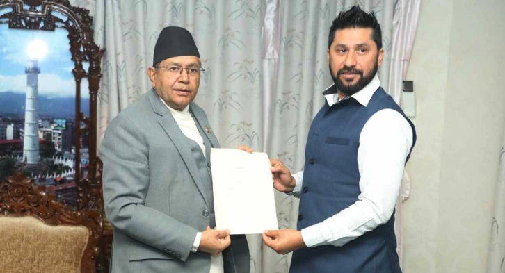 सांसद पद निलम्बन फुकुवा गरिदिन सभामुख घिमिरेलाई लामिछानेको निवेदन