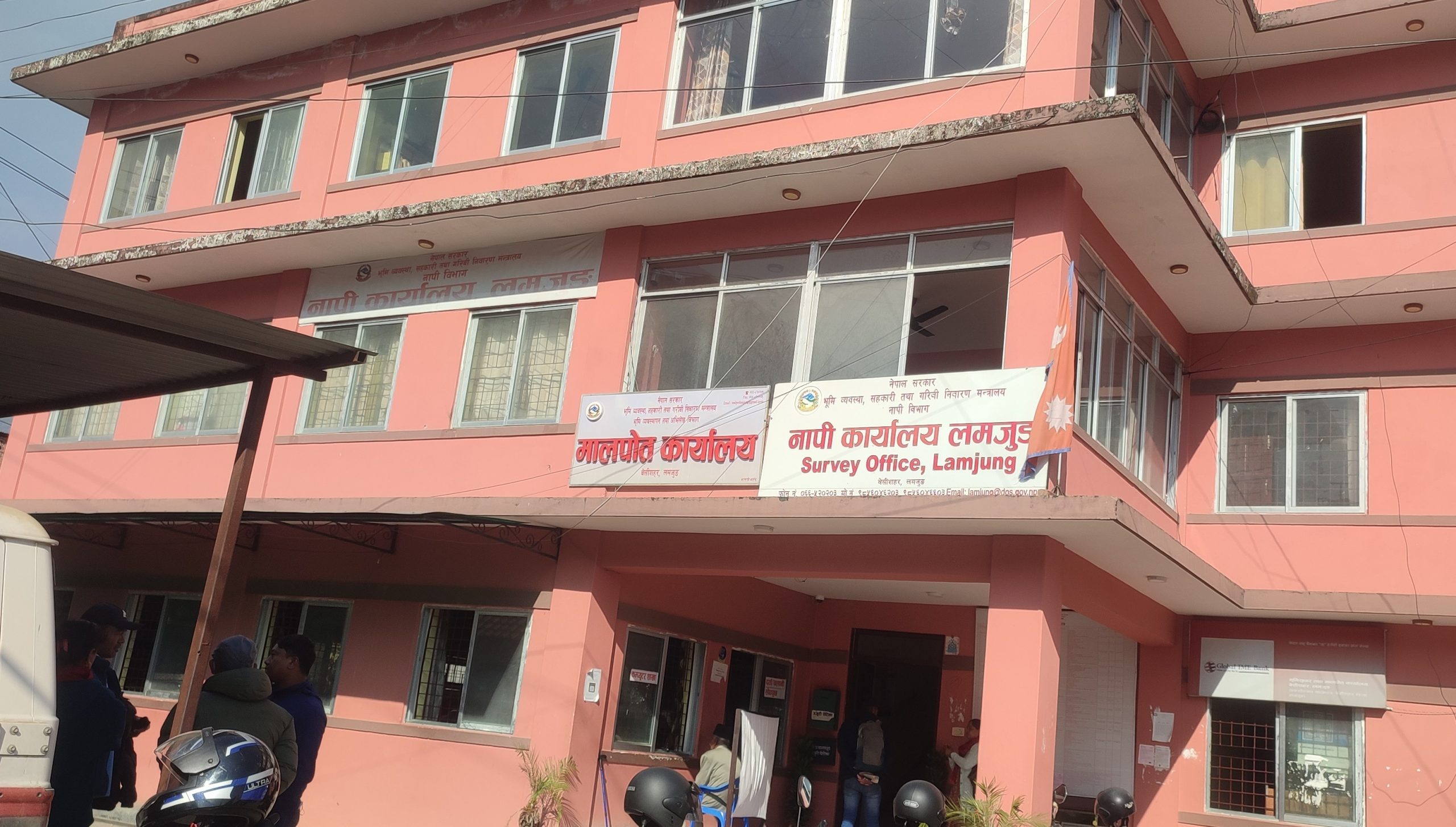 कार्यालय प्रमुख नहुँदा न काम भयो न कर्मचारीले तलब पाए