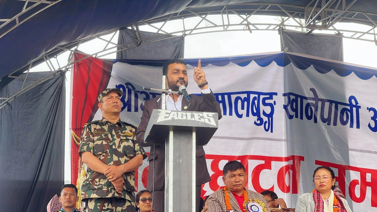 खानेपानी मन्त्री भन्छन्: पानीको समस्या भए अब बस्ती सार्नुपर्दैन