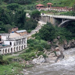 डुबान हुन नदिन चोभारको खोचमा रहेका अवरोध हटाइने