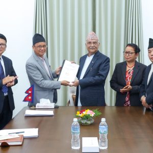 काठमाडौँ–तराई–मधेस दू्रतमार्ग सुरु डुुकुछापमा सार्न आदिवासी जनजाति आयोगको सुुझाव प्रतिवेदन हस्तान्तरण