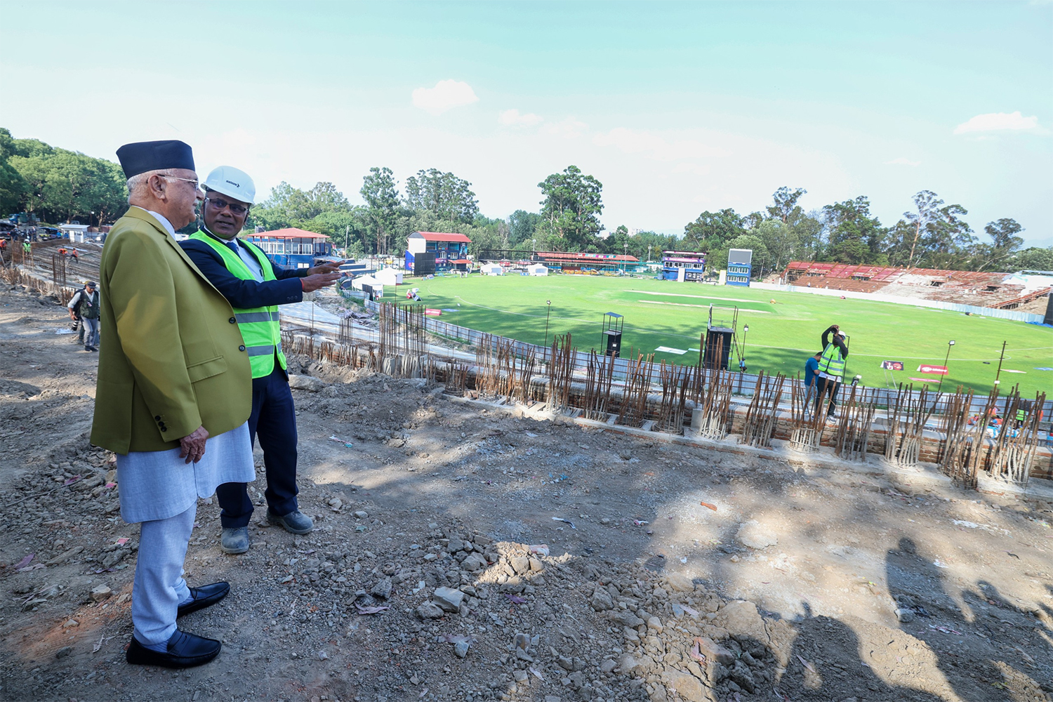 प्रधानमन्त्रीबाट निर्माणाधीन कीर्तिपुर रंगशालाको निरीक्षण