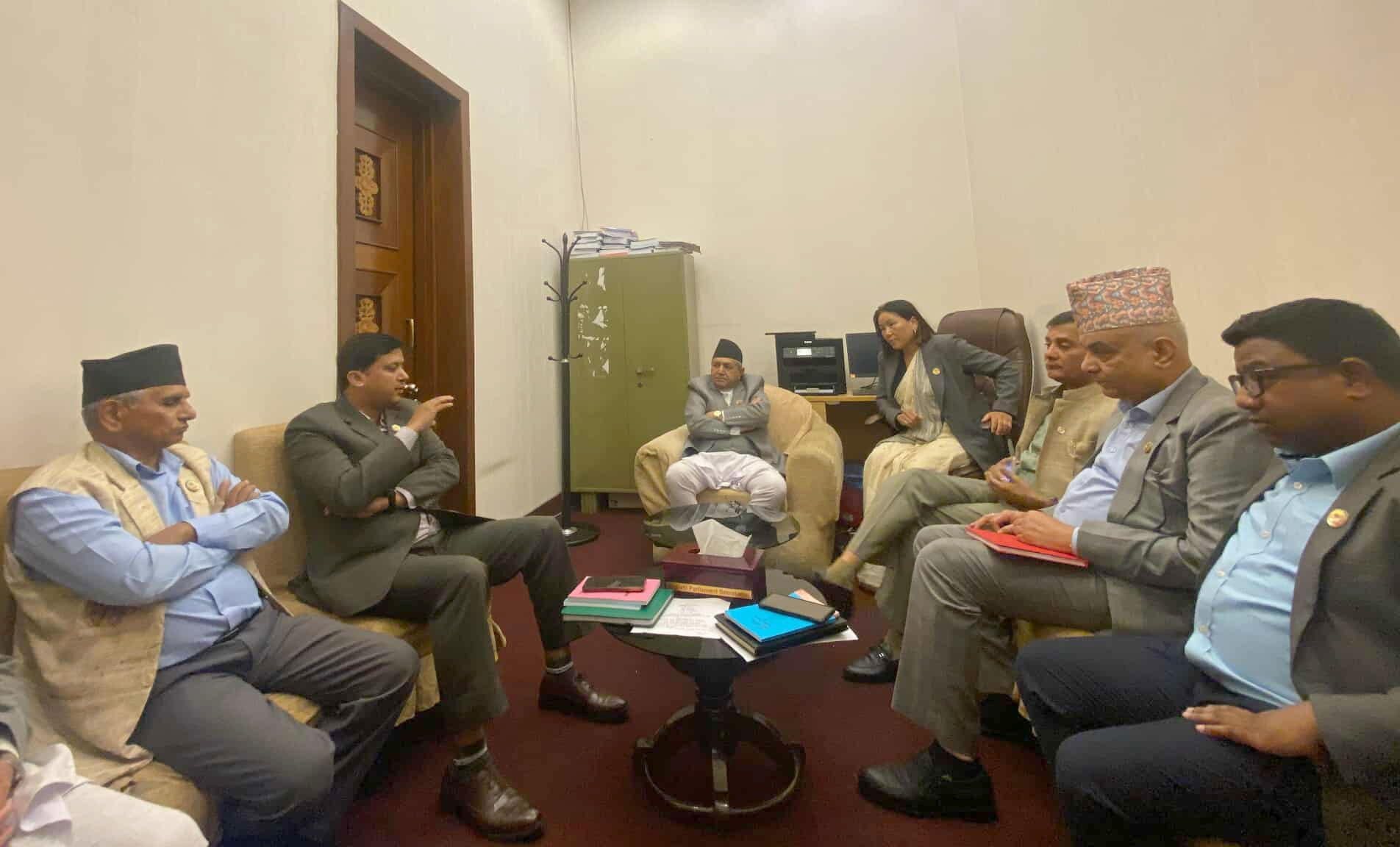 सदनको अवरोध खुलाउन सभामुखको प्रयास, दलका सचेतकहरूसँग छलफल