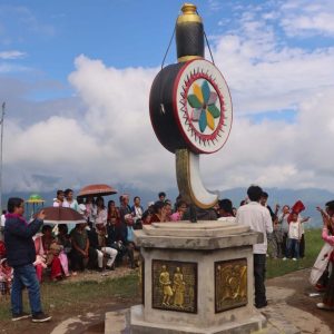 बहुसांस्कृतिक पार्कमा मगर समुदायको प्रतीक चिह्न खुर्पेटो (घोरप्याक)को प्रतिमा