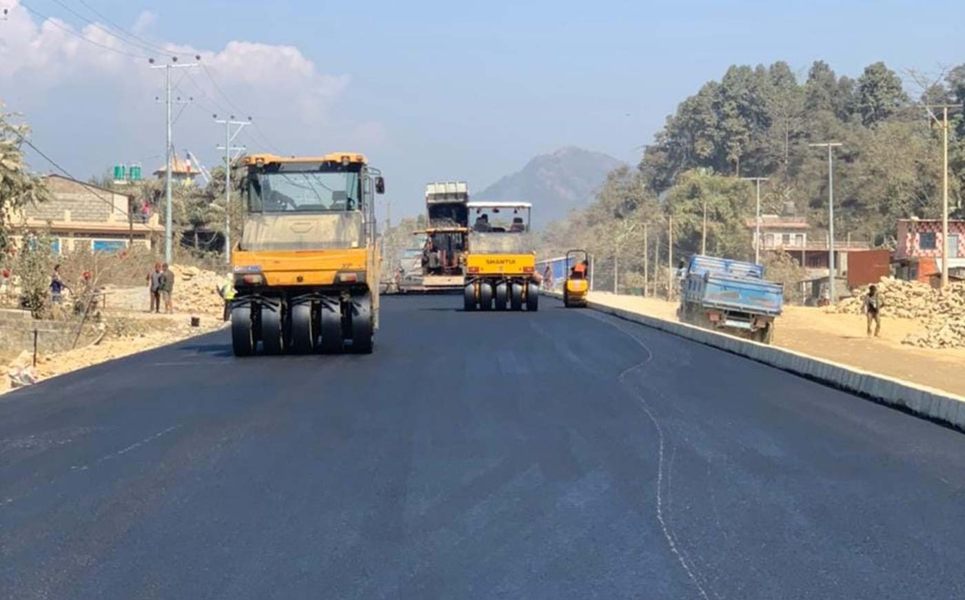 मुग्लिन पोखरा सडकः पूर्वी खण्डको कालोपत्र सकिएपछि खुसियाली