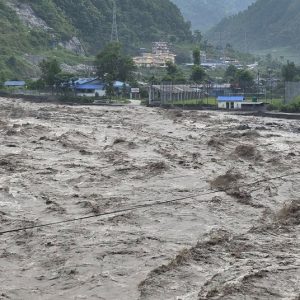 भोटेकोसीमा भीषण बाढी, सतर्क रहन आग्रह