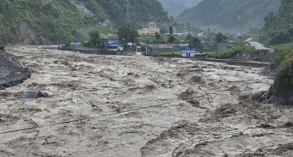 भोटेकोसीमा भीषण बाढी, सतर्क रहन आग्रह