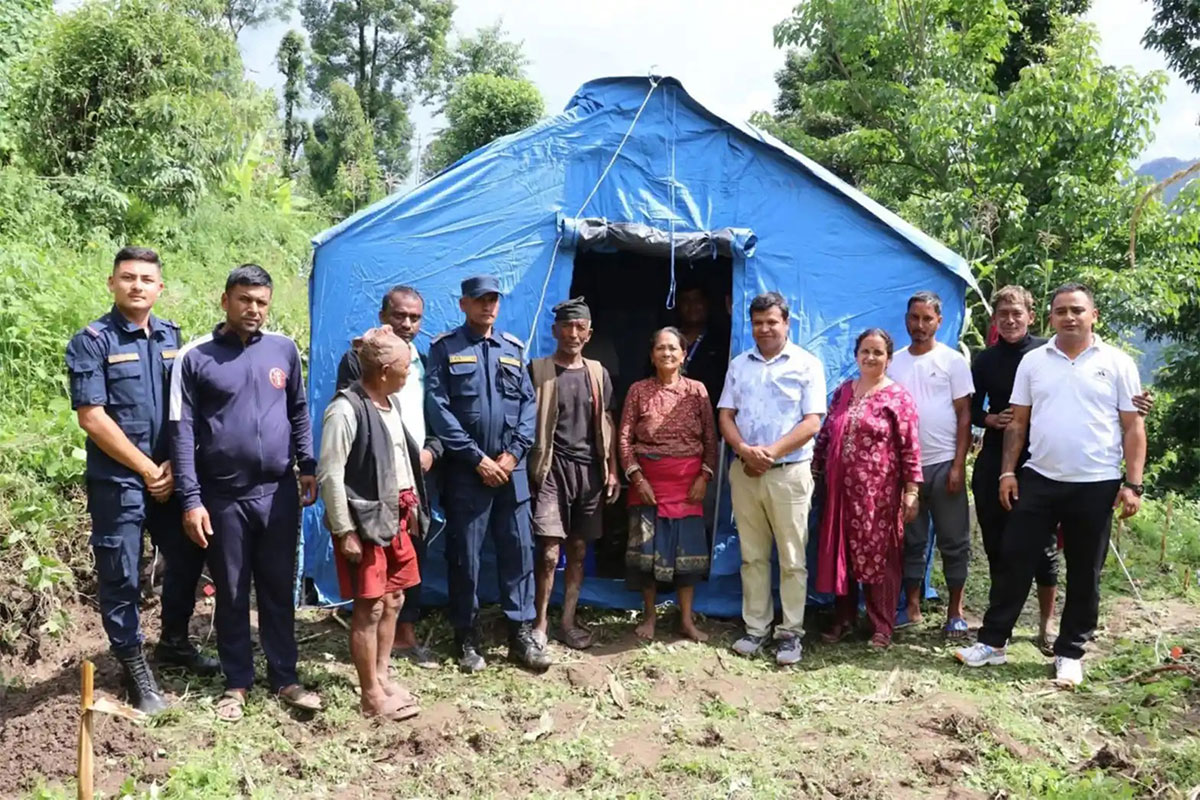 पहिरोको उच्च जोखिममा रहेका घरपरिवारको स्थानान्तरण