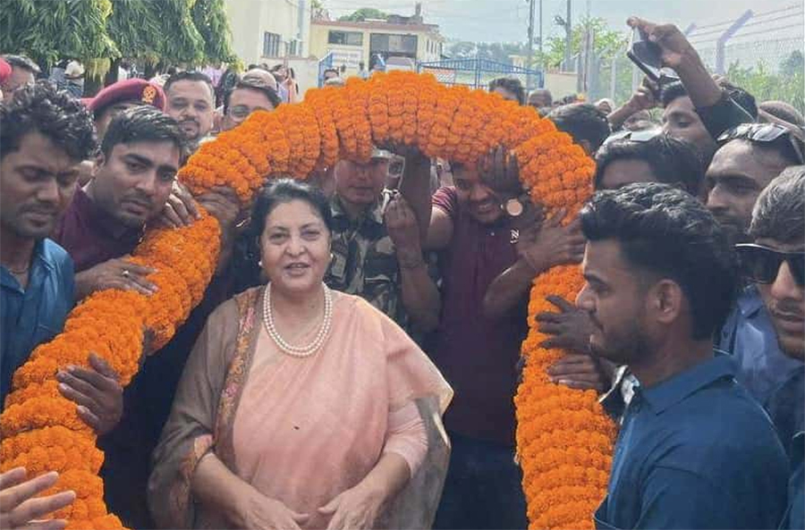५१ किलोको मालाले विद्या भण्डारीको स्वागत