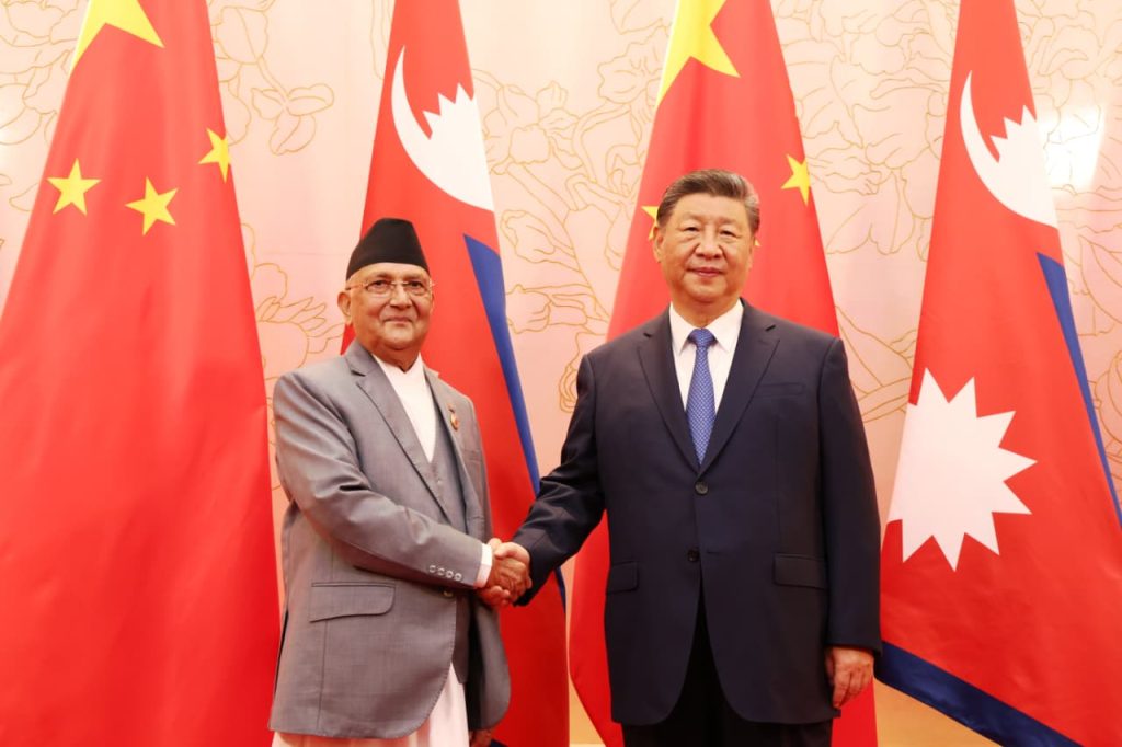 “प्रधानमन्त्री ओली र राष्ट्रपति सी बीच दोस्रो द्विपक्षीय भेट: नेपाल-चीन सहकार्य अझ सुदृढ बनाउने सहमति”