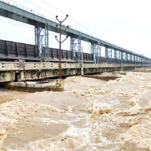 सप्तकोसीमा जलसतह बढेपछि ३८ ढोका खोलियो