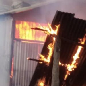 मोरङमा आगलागी: तीन पसल जले, ८ लाख रुपैयाँको क्षति