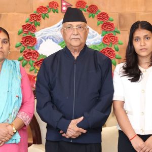 “इजरायलबाट फर्किएपछि विपिन जोशीकी आमा एवं बहिनीले प्रधानमन्त्रीसँग भावुक भेट, रिहाइका लागि सरकारको पूर्ण समर्थन”