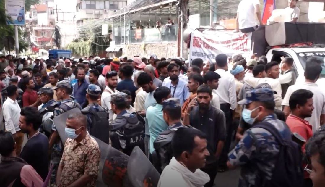 कवाड व्यवसायीहरूका पाँचबुँदे मागसहित काठमाडौंमा प्रदर्शन