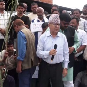 उखु किसानको पक्षमा माइतीघर पुगे पूर्वप्रधानमन्त्री माधव नेपाल