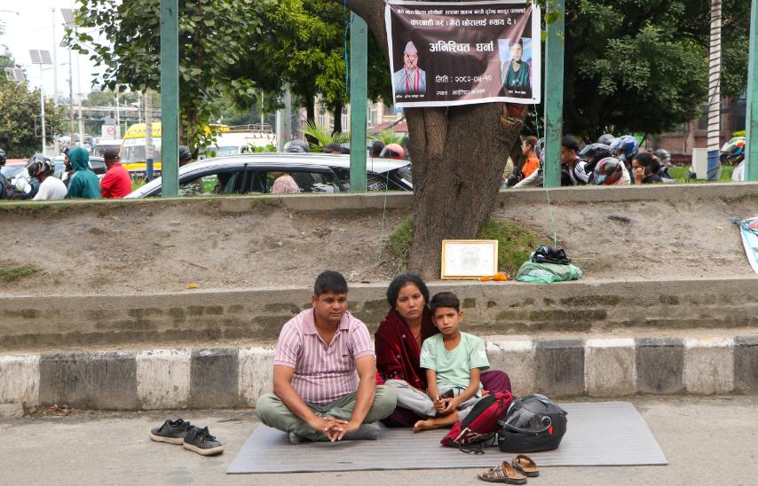 छोराको न्यायको मागमा आमाको संघर्ष : माइतीघरमा धर्नामा बसिन् राजमती कोली