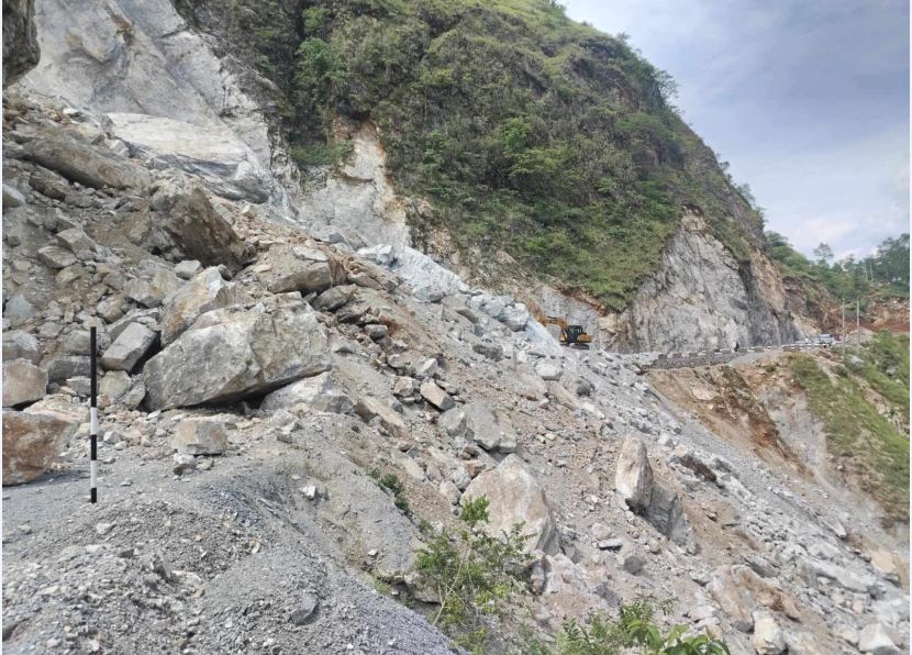 बाढीपहिरोले १२ राजमार्ग ठप्प, १६० राजमार्ग एकतर्फी सञ्चालनमा