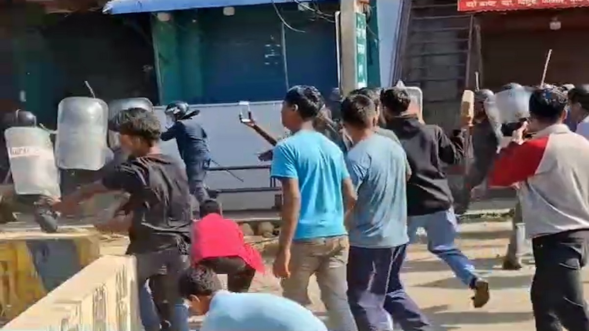 सिमरा उथलपुथल : कर्फ्यूबीच जेन–जीसँग प्रशासन वार्तामा