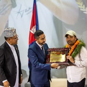 कलाकारकारलाई चलचित्र विकास बोर्डको सांस्कृतिक रुपान्तरण पुरस्कार(तस्विरहरु)