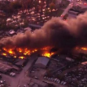 केन्टकीमा इन्धन बोकेको कार्गो विमान दुर्घटना