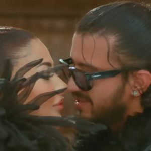 साम्राज्ञीको इन्गेजमेन्टपछि सामाजिक सञ्जालमा तरंग : हुनेवाला श्रीमान् डिभोर्सी र एक सन्तानका पिता रहेको खुलासा