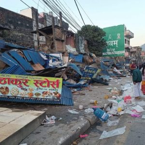 सर्वोच्च आदेशको बेवास्ता गर्दै हेटौंडामा डोजर आतंक, लालपुर्जाधारी ५३१ घर–टहरा भत्काइए