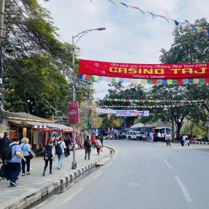 अङ्ग्रेजी नयाँ वर्षको पोखरामा रौनकः ‘सडकमै रमाइलो, सडकमै उत्सव’