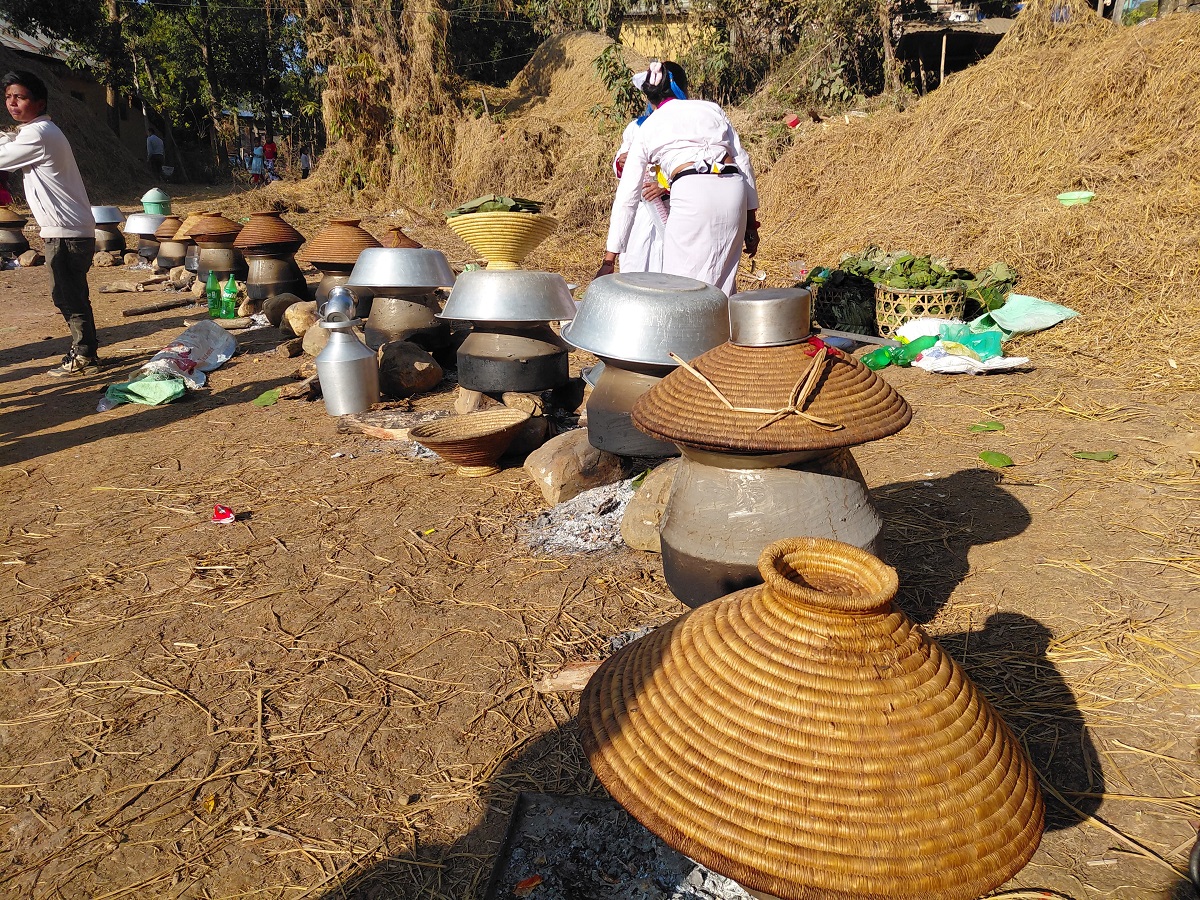 थारू समुदायमा माघी विशेष परिकार ढिक्रीको तयारी तीव्र