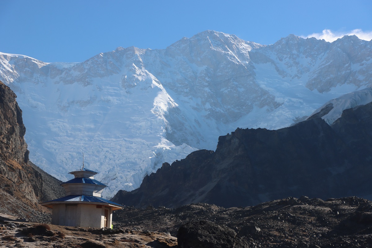 याम सकिँदा कञ्चनजङ्घा आधार शिविर क्षेत्र सुनसान