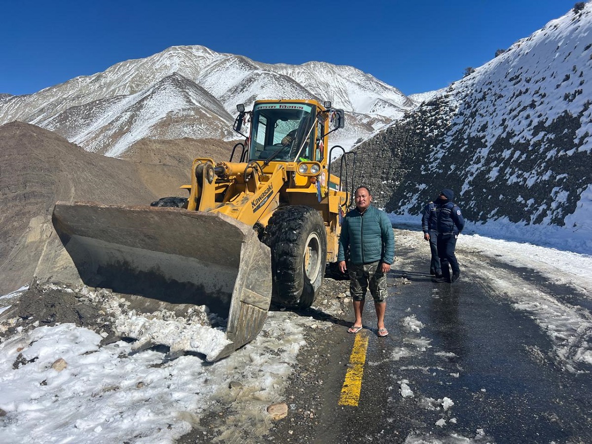 अवरुद्ध कागबेनी,मुक्तिनाथ सडकको हिउँ पन्छ्याउन सुरु